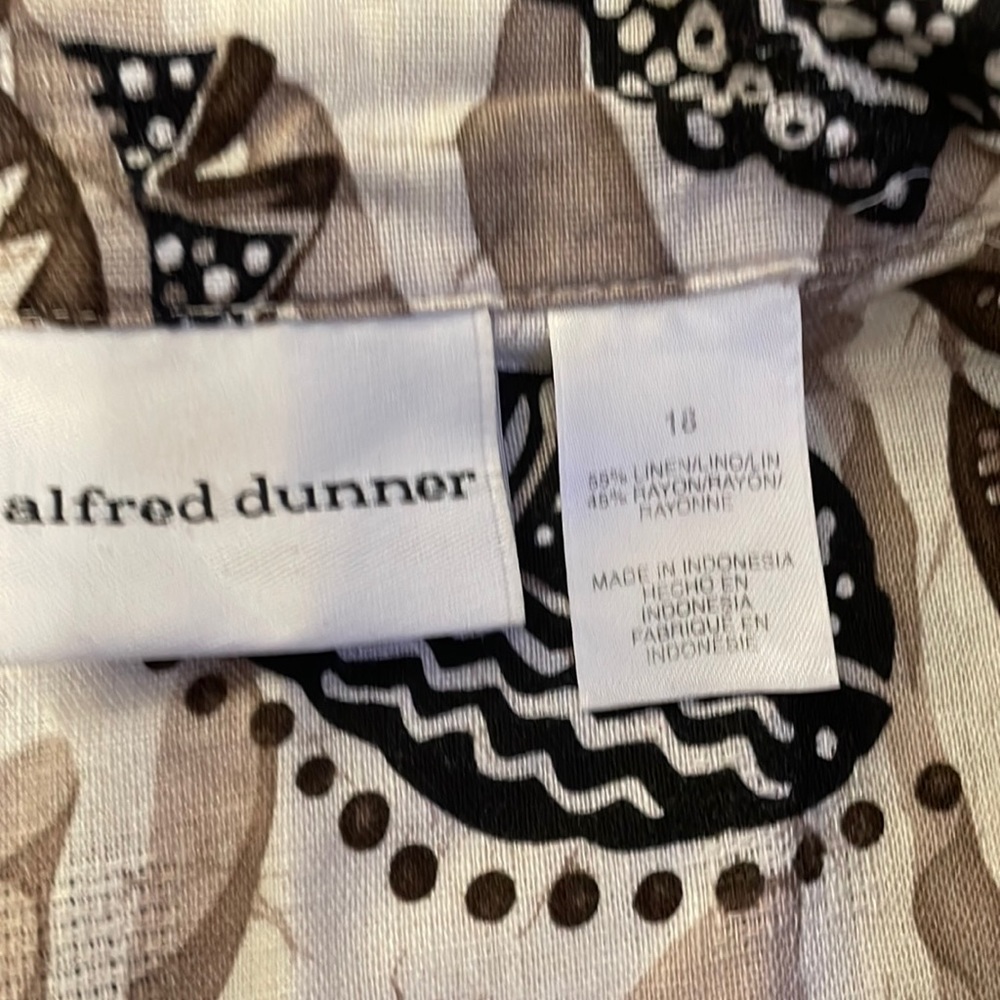 Alfred Dunner linen short sleeve button down - Picture 6 of 6